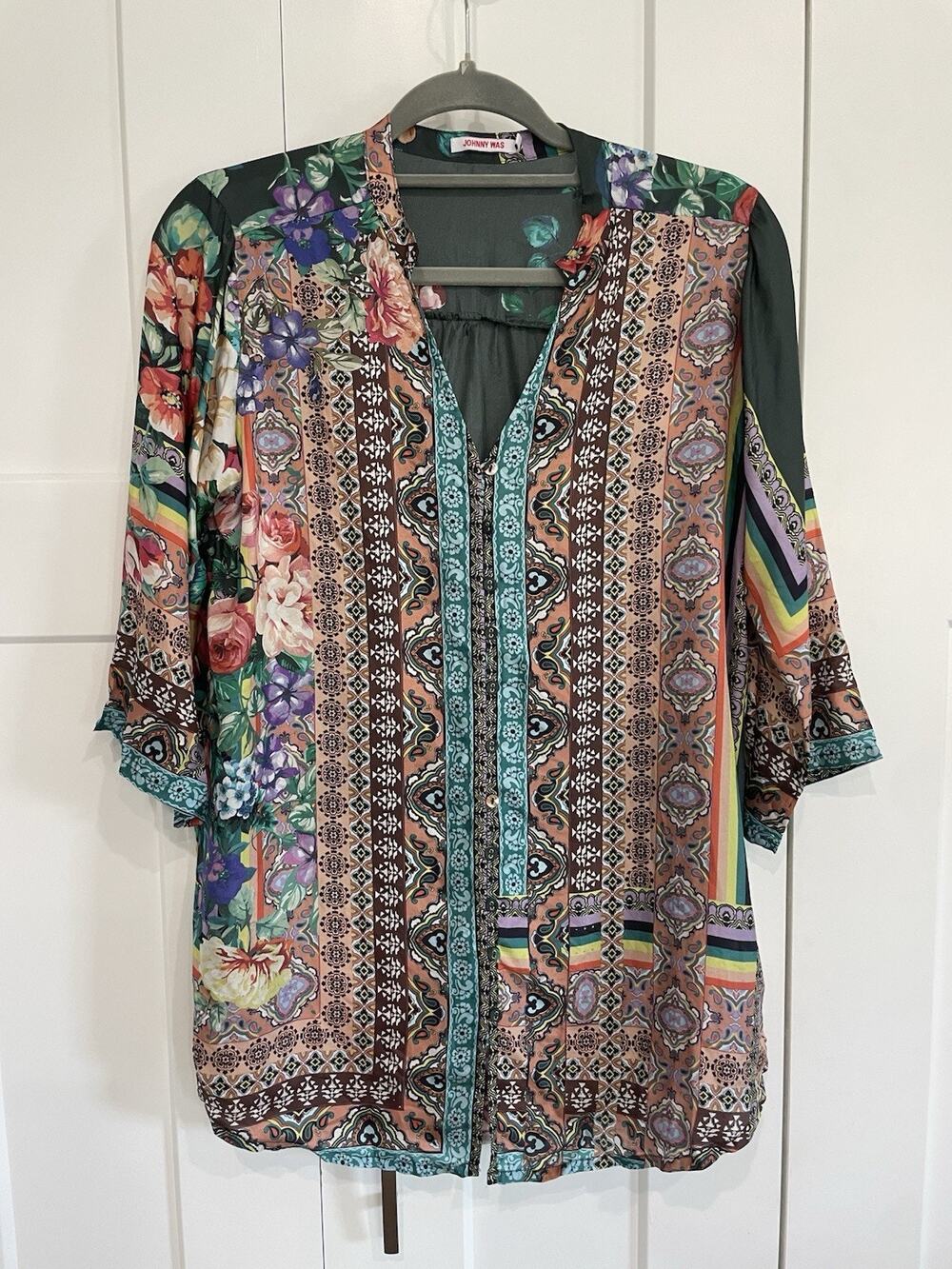 Johnny Was 100% Silk Boho Floral Button Down Front Blouse XSmall